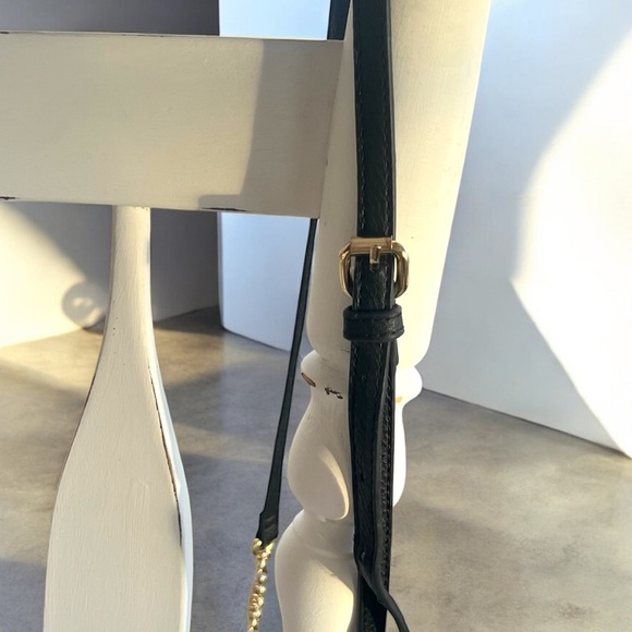 Steve Madden Logo Black & Gold Crossbody Bag - Picture 6 of 6